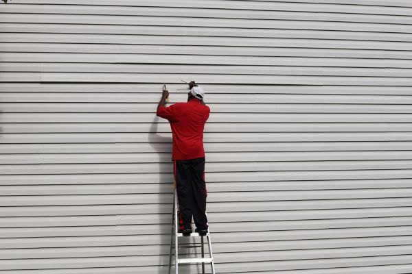 Cost of Siding Reattachment in Crown Point